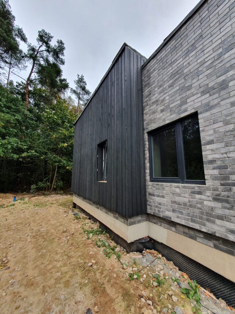 tumehall lehis põletatud puit