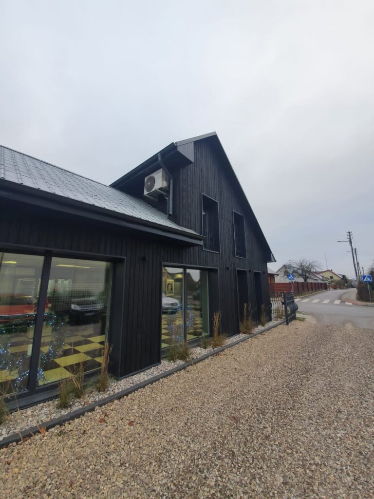 sügavpõletatud lehise fassaad