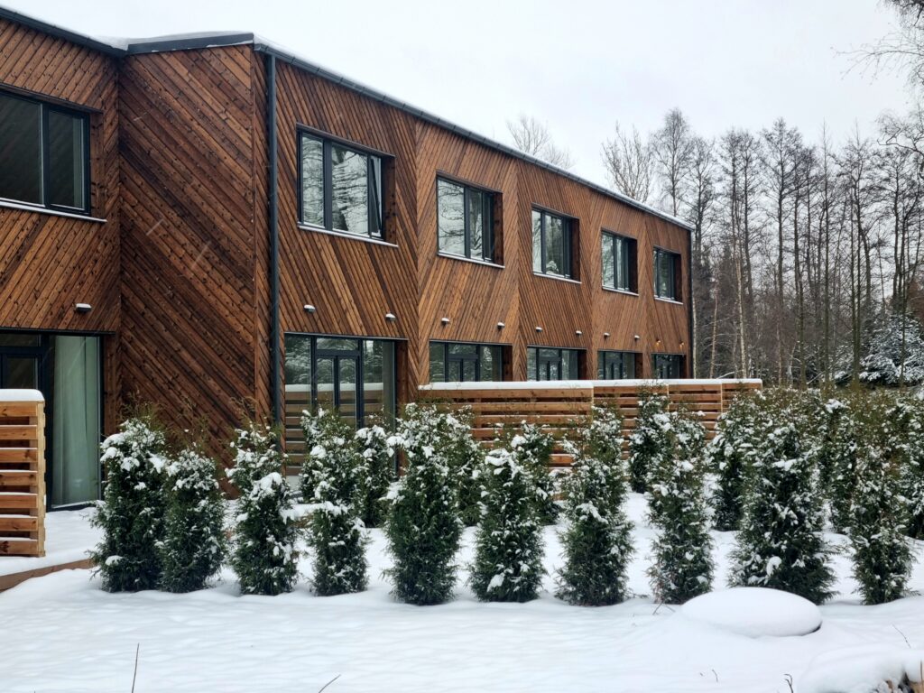 põletatud puit fassaad